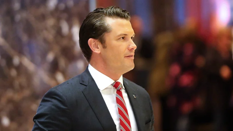 Pete Hegseth, colaborador da Fox News, chega à Trump Tower na cidade de Nova York em 29 de novembro de 2016 (Spencer Platt/Getty Images)