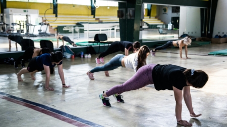 Estudo revela que cinco minutos diários de exercícios intensos podem reduzir a pressão arterial