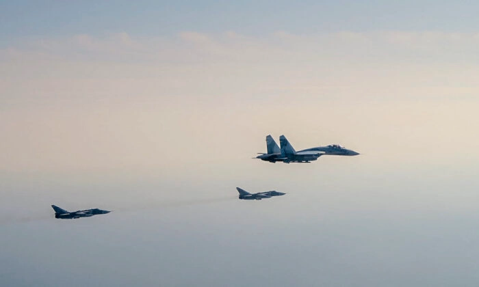 Jatos de combate russos no espaço aéreo sueco a leste da ilha sueca de Gotland, no Mar Báltico, em 2 de março de 2022. (Força Aérea Sueca/Agência de Notícias TT/AFP via Getty Images)
