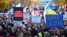 Protesto em Berlim pede fim da guerra e saída de Putin