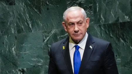 Polícia israelense prende três suspeitos por sinalizadores disparados na casa de Netanyahu