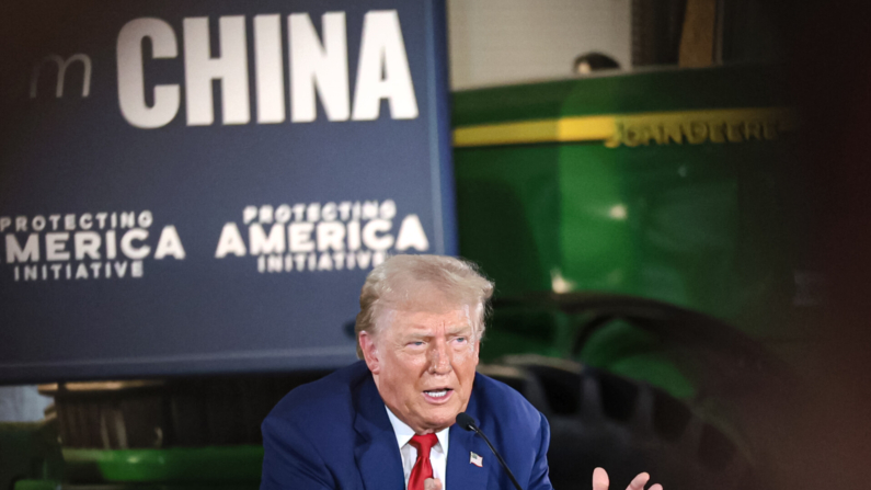 O ex-presidente republicano candidato à presidência, Donald Trump, fala em um evento de campanha para abordar as preocupações sobre a ameaça da China comunista à agricultura dos EUA, na Smith Family Farm em Smithton, Pensilvânia, em 23 de setembro de 2024. (Getty Images McNamee/Getty)