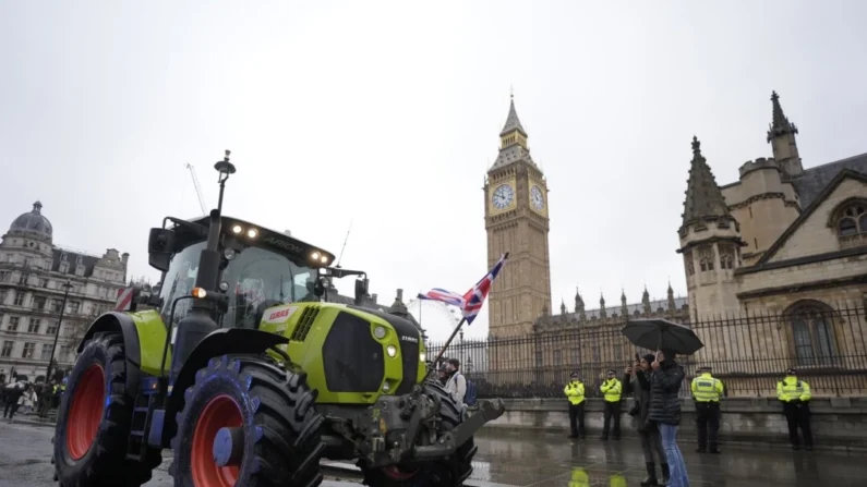 Agricultores de todo o país vieram a Londres para protestar contra as mudanças fiscais, em Westminster, Londres, em 19 de novembro de 2024. (Andrew Matthews/PA)