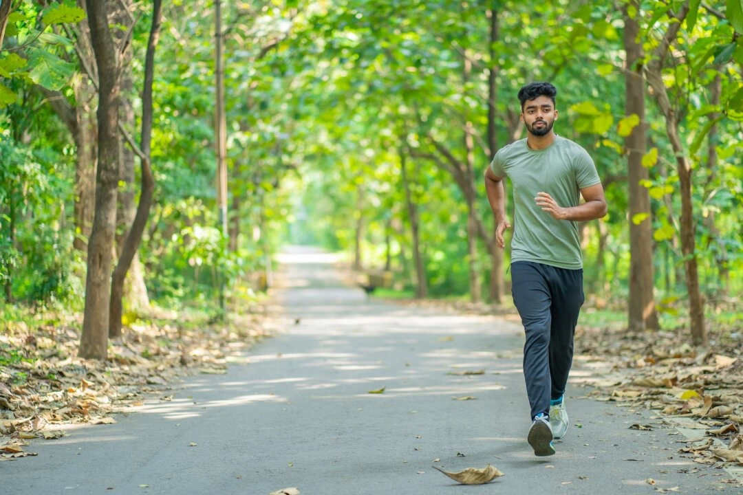 Caminhadas curtas podem aumentar a velocidade de processamento cerebral, diz estudo