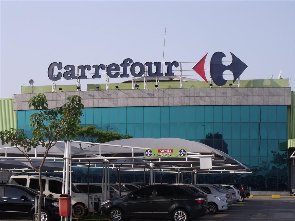 JBS suspende fornecimento de carne ao Carrefour; entidades do setor reagem após decisão da rede francesa sobre Mercosul