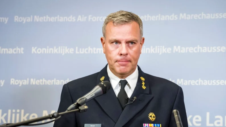 O tenente-almirante Rob Bauer, chefe da defesa holandesa, participa de uma coletiva de imprensa no Ministério da Defesa em Haia, Holanda, em 20 de julho de 2020. Lex van Lieshout/ANP/AFP via Getty Images
