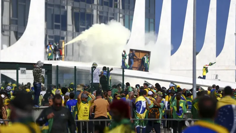 Manifestação em Brasília que desencadeou atos de vandalismo ocorridos em 8 de janeiro de 2023 (Foto: Marcelo Camargo/Agência Brasil)