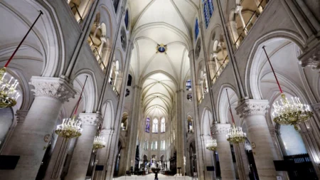 Novo visual da Catedral de Notre Dame é revelado 5 anos após incêndio catastrófico