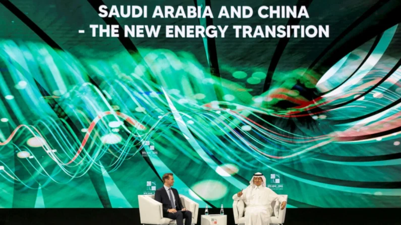 O ministro da Energia da Arábia Saudita, príncipe Abdulaziz bin Salman Al-Saud, fala durante a 10ª Conferência de Negócios Arábia-China em Riad, Arábia Saudita, em 11 de junho de 2023 (Ahmed Yosri/Reuters)
