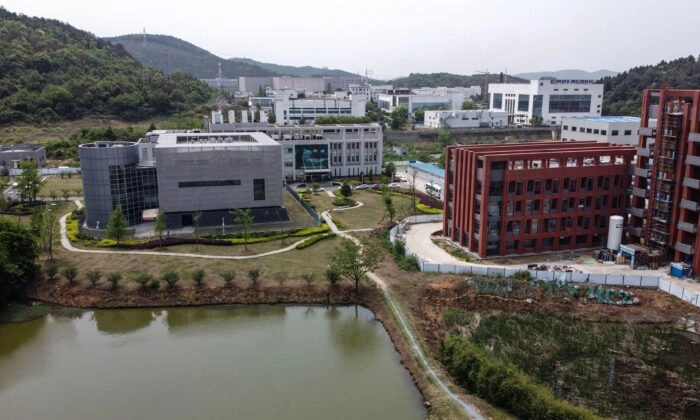 O laboratório P4 (E) no Instituto de Virologia de Wuhan em Wuhan, China, em 17 de abril de 2020. (Hector Retamal/AFP via Getty Images)
