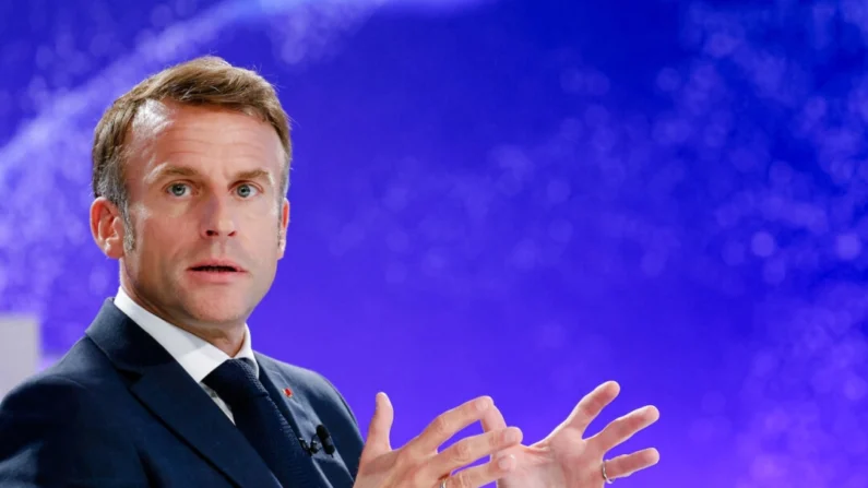 O presidente francês Emmanuel Macron discursa no evento "Berlin Global Dialogue 2024" na Escola Europeia de Administração e Tecnologia (ESMT) em Berlim, Alemanha, em 2 de outubro de 2024. (Ludovic Marin/AFP/Getty Images)
