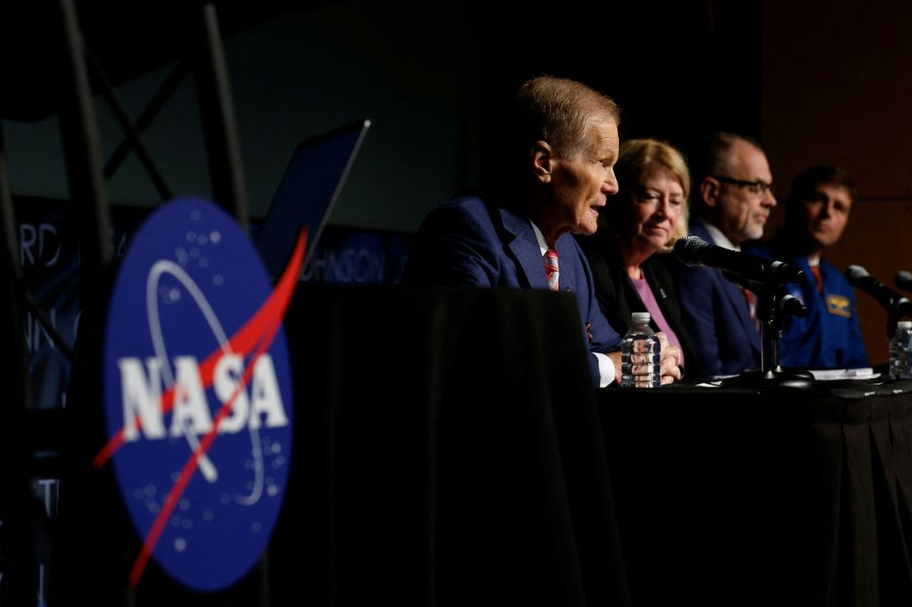 NASA lança desafio global para transformar lixo espacial em recursos úteis; prêmios chegam a US$ 3 milhões