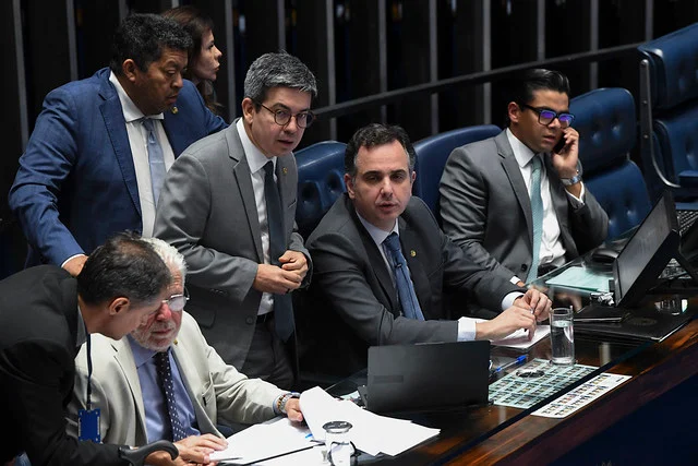 Senado aprova 1º pacote de cortes de gastos públicos do governo federal