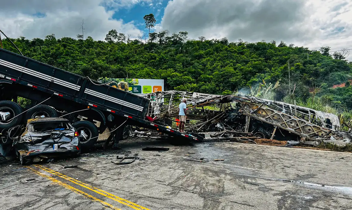 Tragédia na BR-116: 38 mortos em pior acidente registrado desde 2007