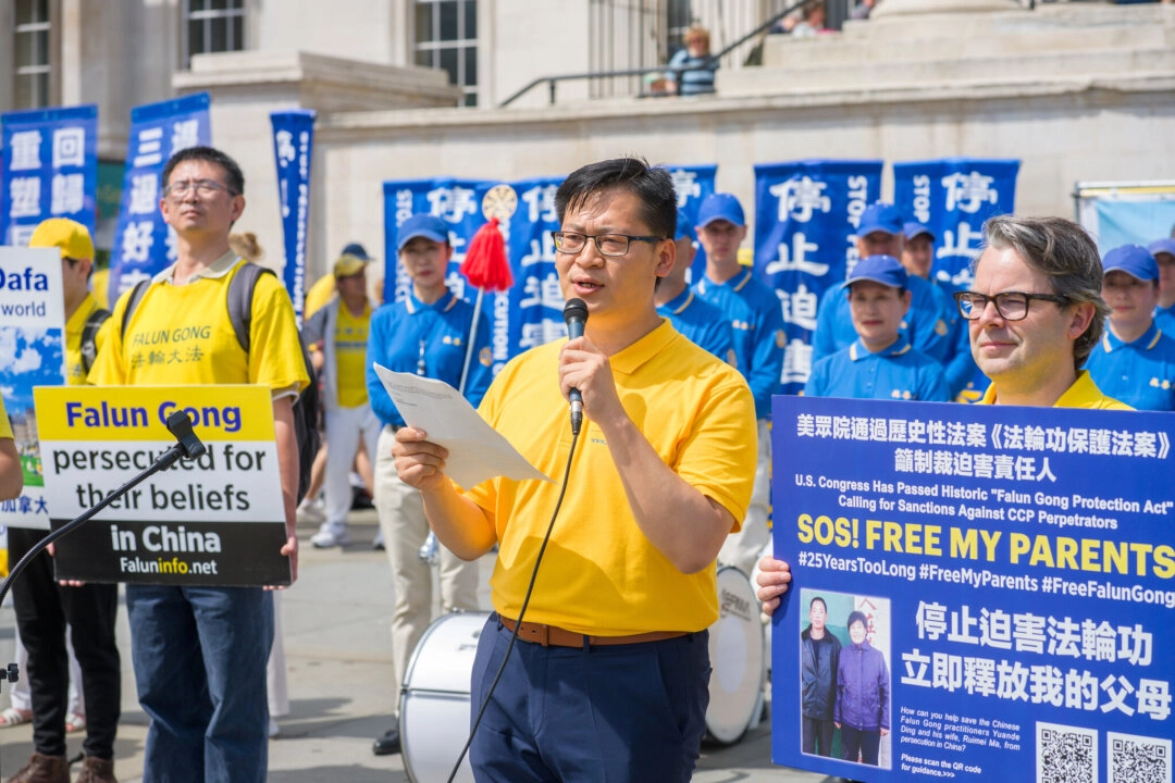 Filho de praticante do Falun Gong preso na China busca sua libertação