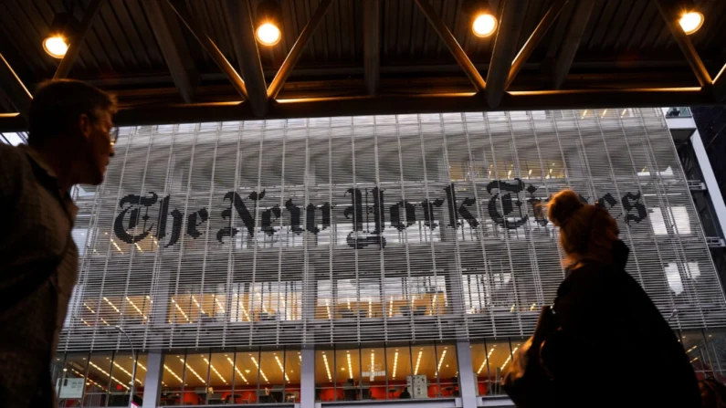 O prédio do New York Times na cidade de Nova York em 31 de agosto de 2021. (Samira Bouaou/Epoch Times)
