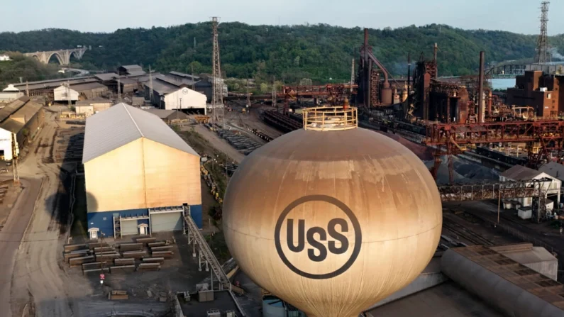 Uma parte da Edgar Thomson Works da U.S. Steel em Braddock, Pensilvânia, em 28 de abril de 2024. (AP Photo/Gene J. Puskar, Arquivo)
