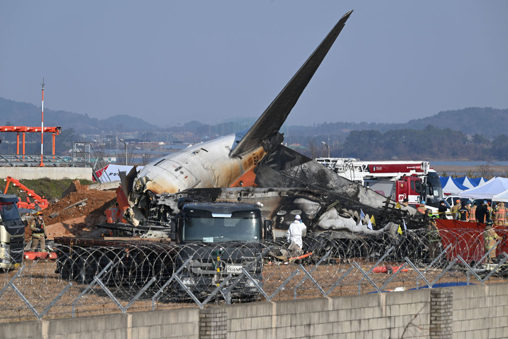 Caixas-pretas do avião da Jeju Air pararam de gravar 4 minutos antes do acidente