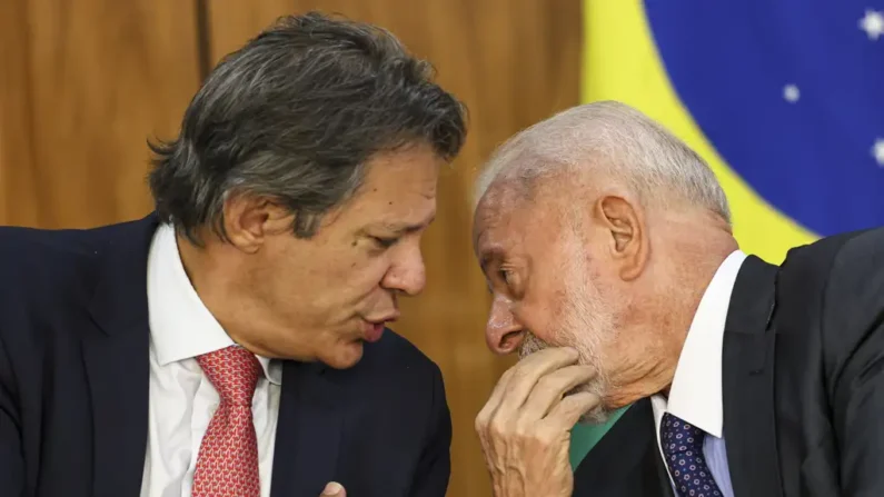 O presidente Luiz Inácio Lula da Silva com o ministro da Fazenda, Fernando Haddad (Imagem: Marcelo Camargo/Agência Brasil)

