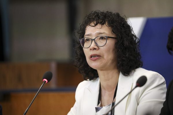 Yuhua Zhang, um praticante do Falun Gong que sobreviveu à perseguição na China, fala na Ministerial para o Avanço da Liberdade Religiosa no Departamento de Estado em Washington em 17 de julho de 2019 (Samira Bouaou / The Epoch Times)