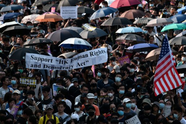 Manifestantes marcham de Chater Garden para o consulado dos EUA em Hong Kong em setembro 8 de março de 2019 (Anthony Wallace / AFP / Getty Images)