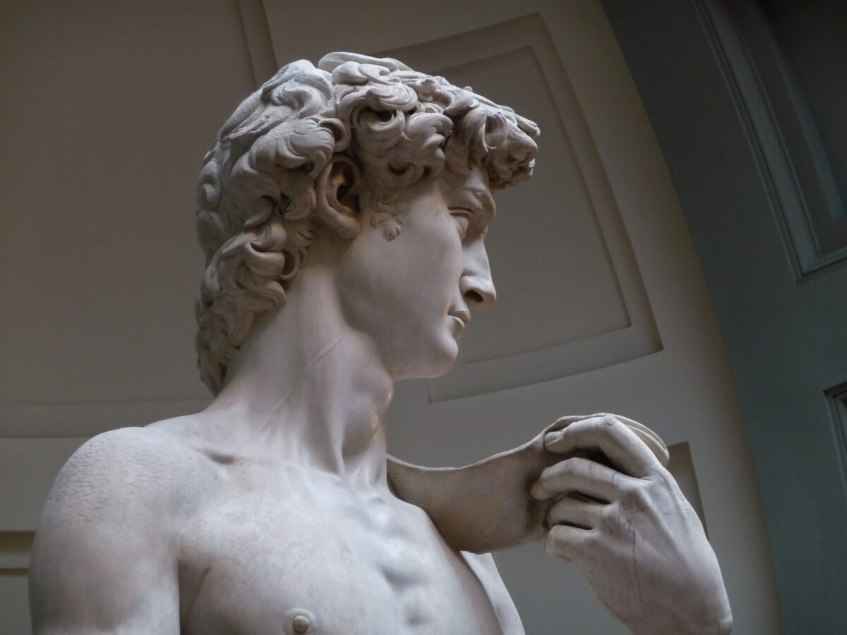 "David", 1501-1504, de Michelangelo. Galleria dell'Accademia, Florença (CC-BY-3.0)