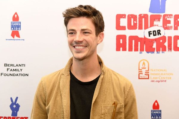 O ator Grant Gustin participa do Concert for America no Royce Hall, UCLA em 21 de setembro de 2019 em Westwood, Califórnia (Scott Dudelson / Getty Images)