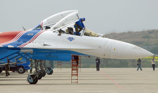 Um plano SU-30 em uma foto de arquivo. (Liu Jin / AFP / Getty Images)