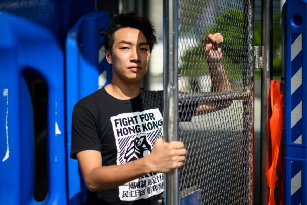 Jimmy Sham, organizador da Frente Civil de Direitos Humanos (CHRF), posa durante uma entrevista à AFP em Hong Kong em 20 de agosto de 2019 (ANTHONY WALLACE / AFP / Getty Images)