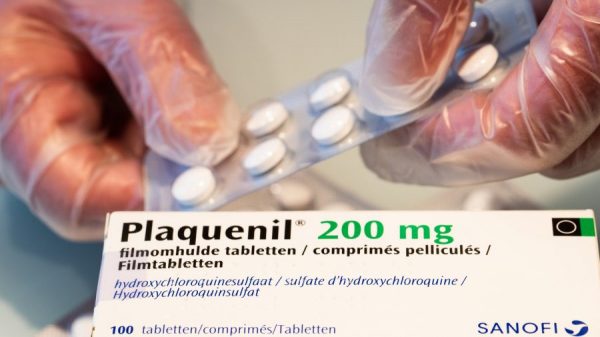 Comprimidos de plaquenil em uma farmácia Plaquenil é uma marca comercial da hidroxicloroquina, um medicamento usado para combater a COVID-19 (Benoit Doppagne / Revista Belga / AFP / Getty Images)