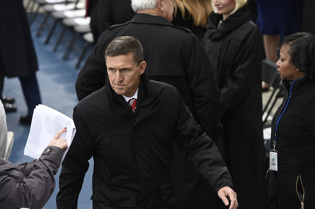 O tenente-general aposentado do Exército Michael Flynn chega à posse presidencial de Donald Trump no Capitólio dos Estados Unidos em Washington em 20 de janeiro de 2017 (Saul Loeb - Pool / Getty Images)