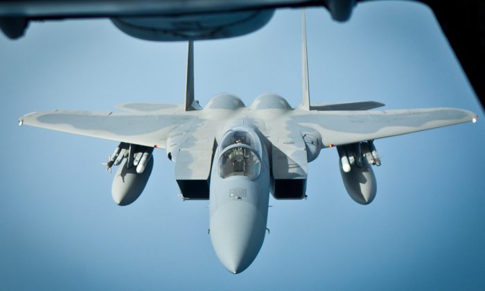 Os caças F-15 Eagle, como o visto aqui, também estão entre os aviões que participam do Vigilant Ace (Benjamin Chasteen / The Epoch Times)