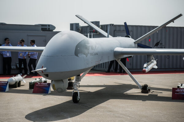 O drone “Yi Long” da China Aviation Industry Corporation (AVIC) é exibido durante a Nona Exposição Internacional de Aviação e Aeroespacial da China em Zhuhai, China, em 13 de novembro de 2012 (Phillippe Lopeza / AFP via Getty Images)