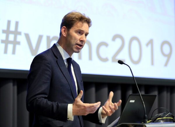 O ex-ministro Tobias Ellwood fala na Conferência de Saúde Mental de Veteranos no King’s College London em 14 de março de 2019 (Gareth Fuller - WPA Pool / Getty Images)