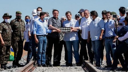 Governo firma acordo com Exército para construção de ferrovia na Bahia