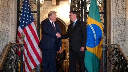 Trump diz que Bolsonaro é sua versão tropical e declara apoio ao presidente