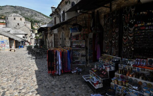 A antiga área histórica de Mostar, Bósnia e Herzegovina, em 8 de maio de 2020 (ELVIS BARUKCIC / AFP via Getty Images)