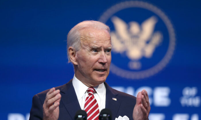 O candidato presidencial democrata Joe Biden no Queen Theatre em Wilmington, Delaware, em 16 de novembro de 2020 (Joe Raedle / Getty Images)