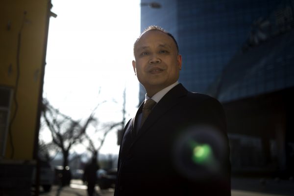 O advogado chinês Yu Wensheng em Pequim em 12 de janeiro de 2017 (Fred Dufour / AFP / Getty Images)