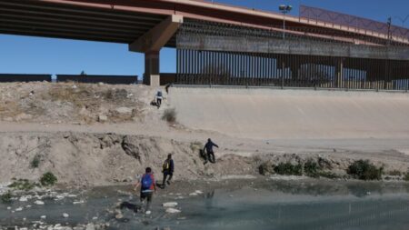 Denver declara “estado de emergência” após chegada massiva de imigrantes