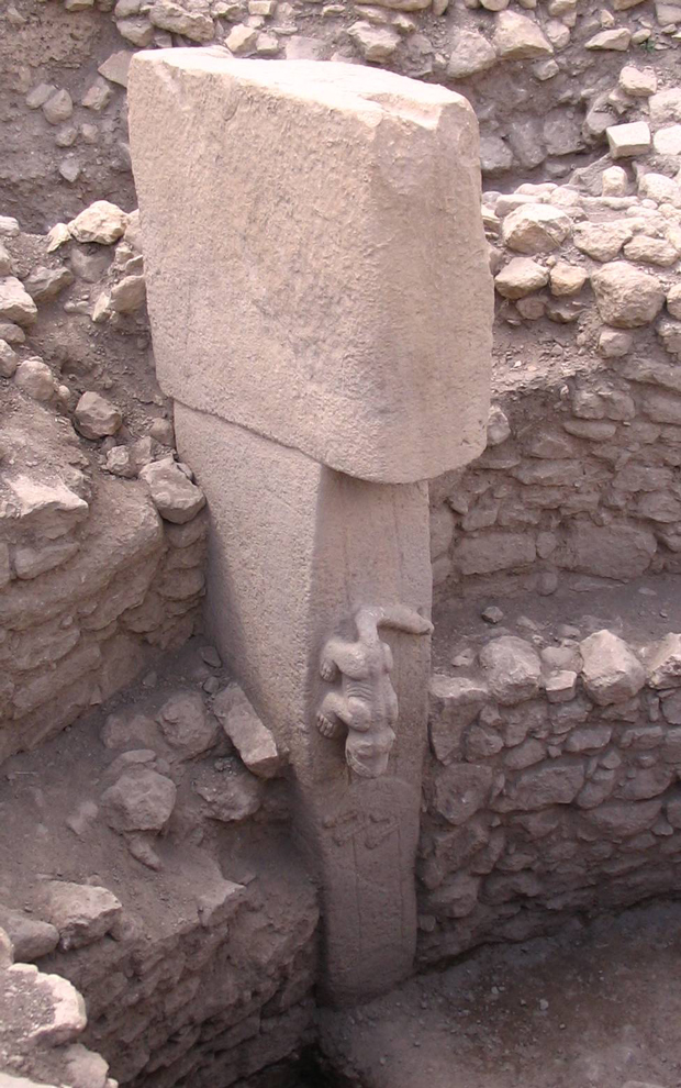 Um pilar em Göbekli Tepe. (Domínio público)