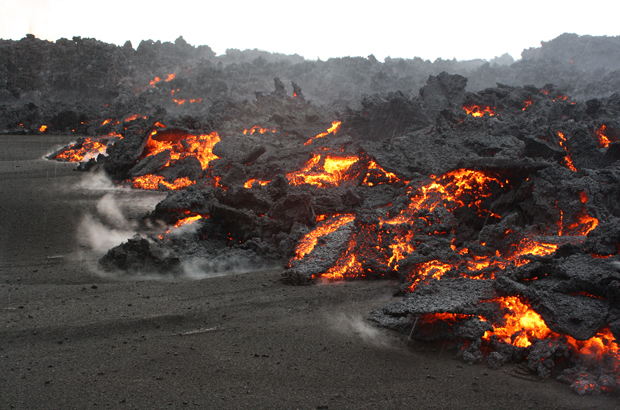 Lava expelida pelo vulcão Barðarbunga da Islândia em 2014 (Tobba Agustsdottir/CAM.ac.uk)