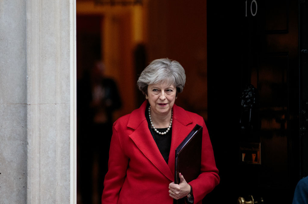 A primeira-ministra britânica Theresa May deixa a sede do governo britânico em Londres em 13 de novembro de 2017 (Jack Taylor/Getty Images)