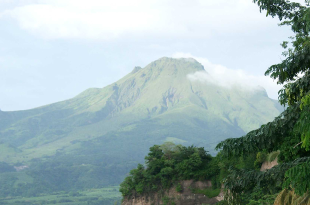 O Monte Pelée na Ilha de Martinica no Caribe (domínio público)