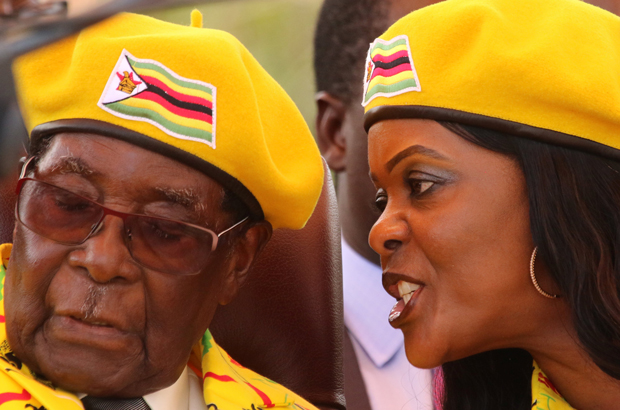 O presidente Robert Mugabe e sua esposa Grace Mugabe num comício do partido governante ZANU (PF) em Harare, no Zimbabwe, em 8 de novembro de 2017 (Reuters/Philimon Bulawayo)