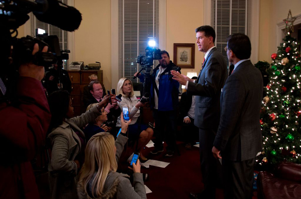 EUA, Alabama, fraude eleitoral - John Merrill, o secretário de estado do Alabama, fala durante uma conferência de imprensa em Montgomery, Alabama, em 12 de dezembro de 2017 (Jim Watson/AFP/Getty Images)