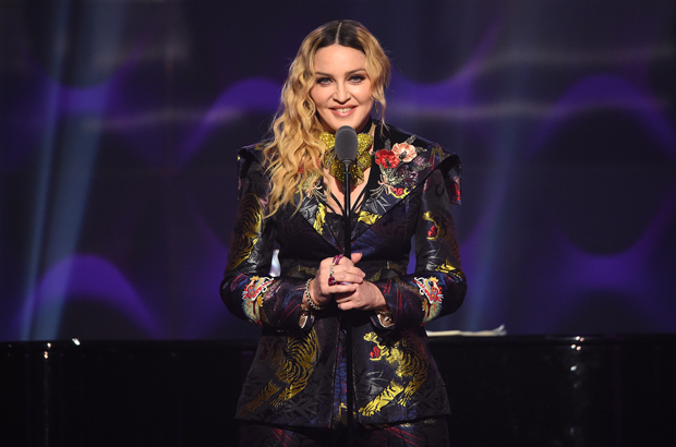 Portugal - Madonna no palco durante o evento ‘Billboard Women in Music 2016’ na cidade de Nova York em 9 de dezembro de 2016 (Nicholas Hunt/Getty Images para a Billboard Magazine)