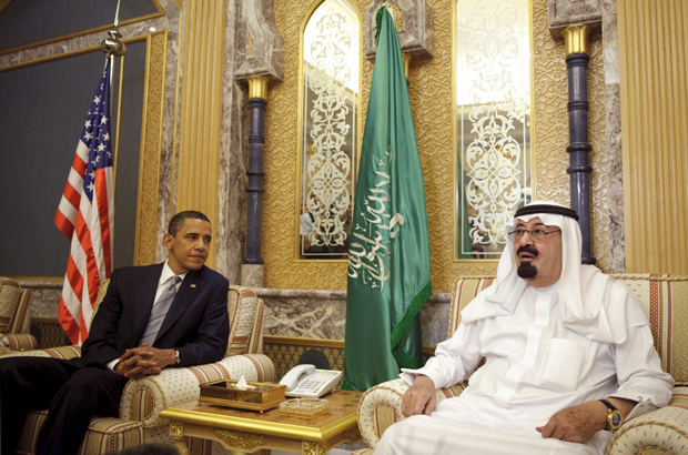 Arábia Saudita, Alwaleed bin Talal, Obama, prisão - O rei saudita Abdullah bin Abdul-Aziz al-Saud (dir.) encontra-se com o presidente estadunidense Barack Obama num rancho em al-Janadriyah, na periferia de Riade, Arábia Saudita, em 3 de junho de 2009 (Mandel Ngan/AFP/Getty Images)