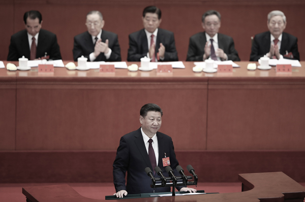 China, Partido Comunista Chinês, Xi Jinping, Jiang Zemin, Li Yihuang, luta pelo poder - O líder chinês Xi Jinping na sessão de abertura do 19º Congresso Nacional do Partido Comunista Chinês em Pequim, China, em 18 de outubro de 2017 (Lintao Zhang/Getty Images)