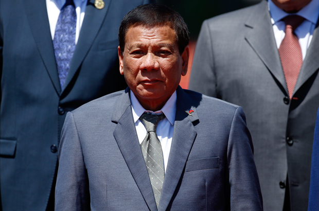 China, Iniciativa Cinturão e Rota, Eurásia - O presidente filipino Rodrigo Duterte e outras autoridades posam para uma fotografia enquanto participam do Fórum Cinturão e Rota num local de reunião no Lago Yanqi, na periferia de Pequim, China, em 15 de maio de 2017 (Damir Sagolj/Getty Images)